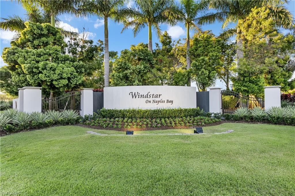 4650 Yacht Harbor Dr 112, Naples, FL 34112-1