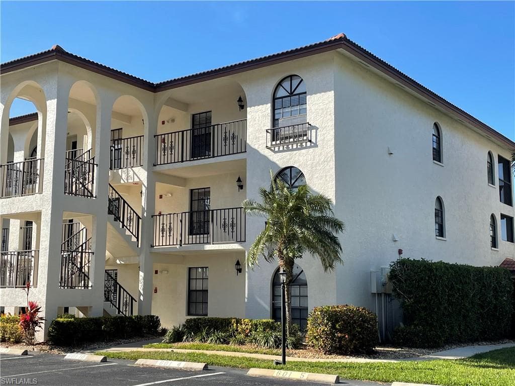 601 Augusta Blvd 10, Naples, FL 34113-11