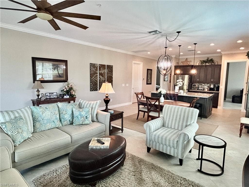 7813 Hawthorne Dr 2403, Naples, FL 34113-30