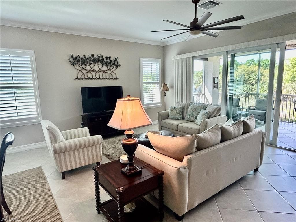 7813 Hawthorne Dr 2403, Naples, FL 34113-32