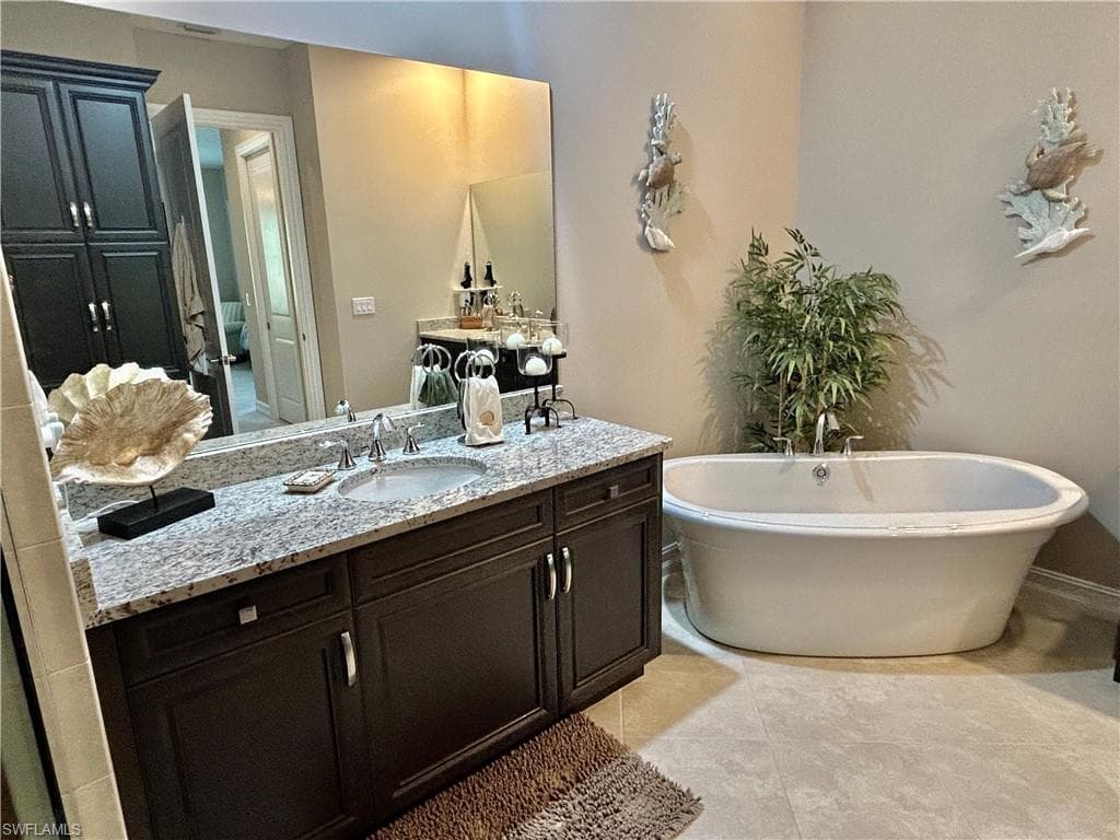 7813 Hawthorne Dr 2403, Naples, FL 34113-36