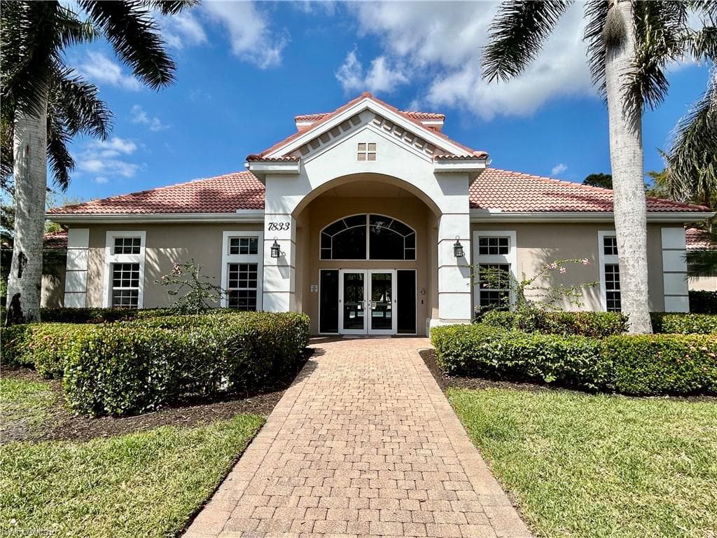 7813 Hawthorne Dr 2403, Naples, FL 34113-48