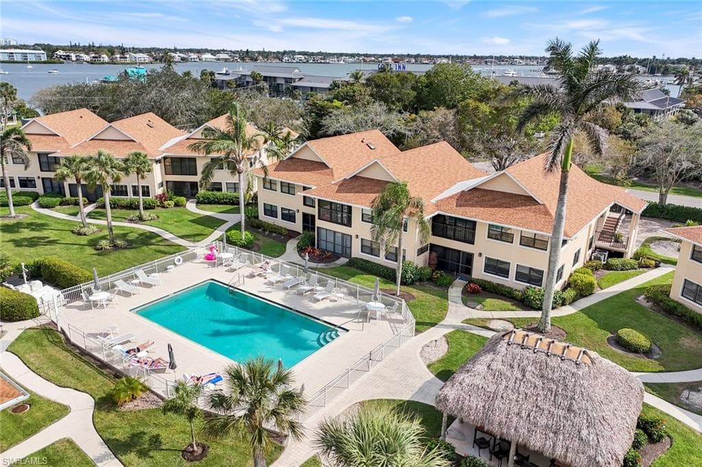 1100 9th St S C201, Naples, FL 34102-3