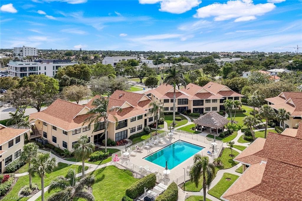 1100 9th St S C201, Naples, FL 34102-5