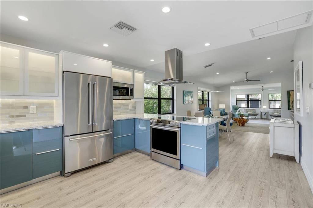 1100 9th St S C201, Naples, FL 34102-8