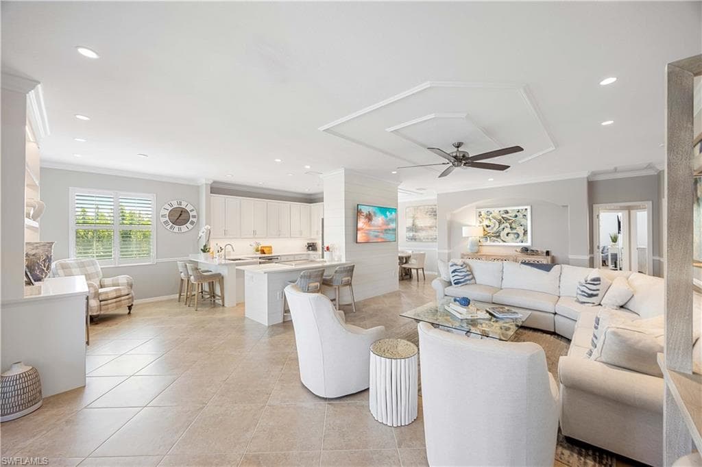 9118 Prima Way 202, Naples, FL 34113-1