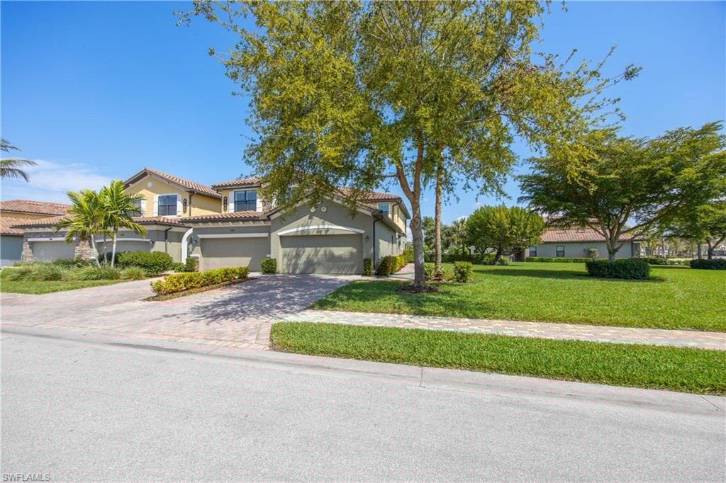 9118 Prima Way 202, Naples, FL 34113-28