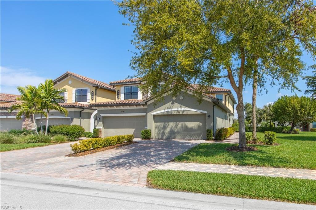 9118 Prima Way 202, Naples, FL 34113-29