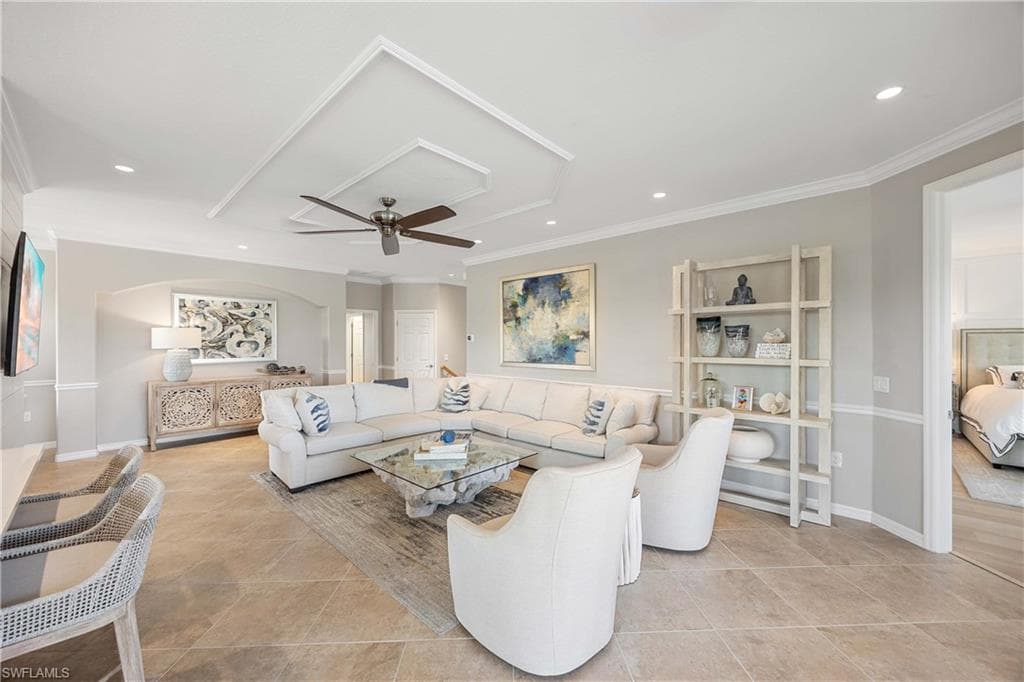 9118 Prima Way 202, Naples, FL 34113-3