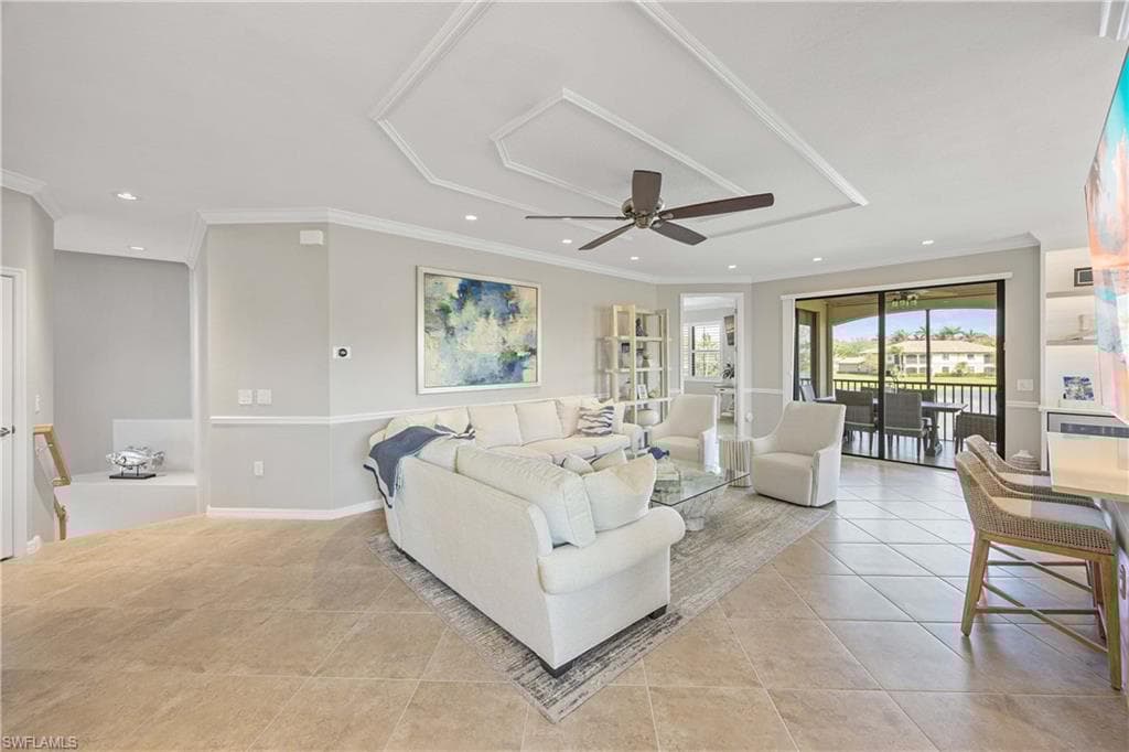 9118 Prima Way 202, Naples, FL 34113-5