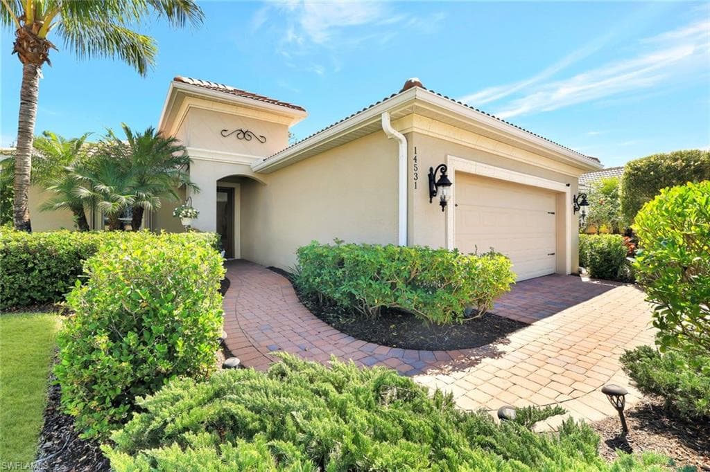 14531 Manchester Dr, Naples, FL 34114-2