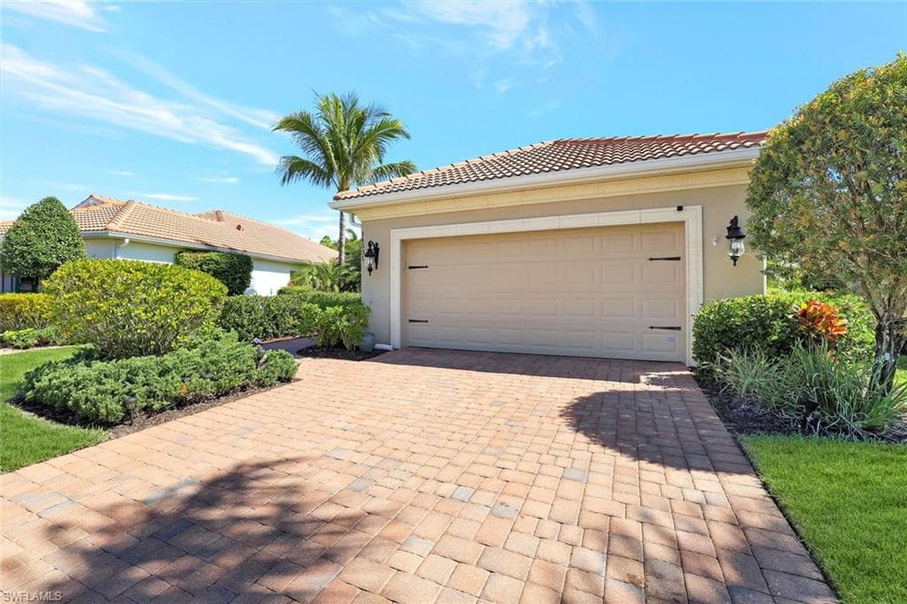 14531 Manchester Dr, Naples, FL 34114-3