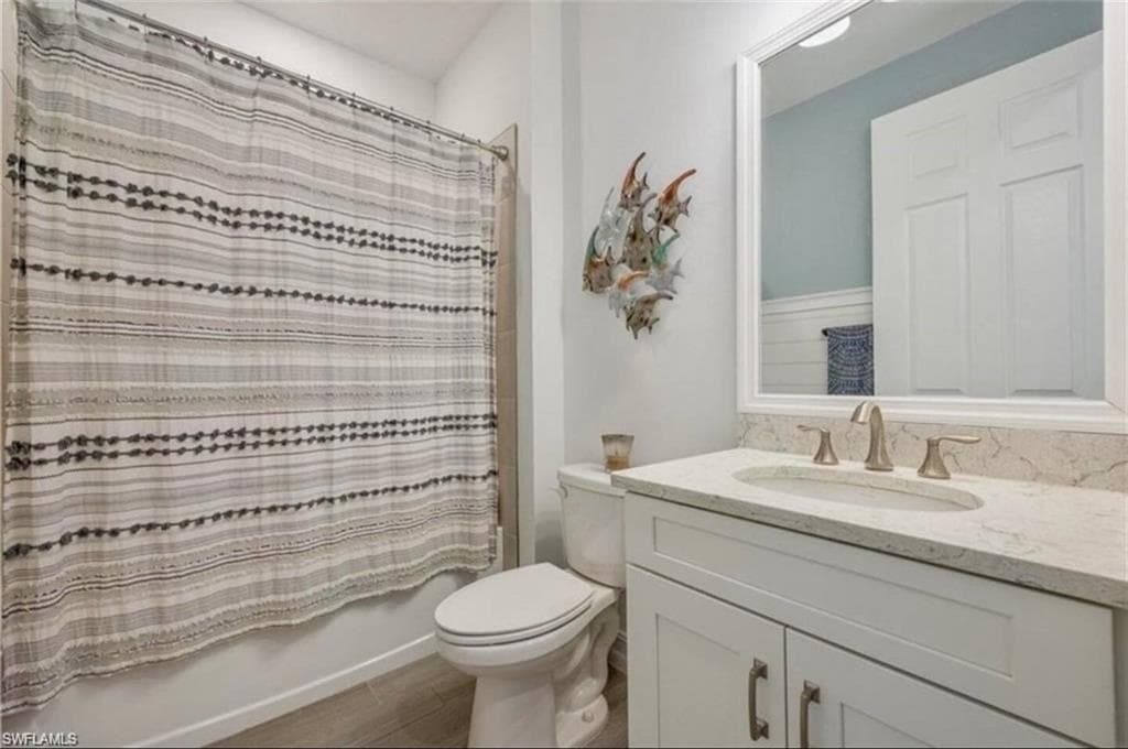 299 Tamarindo Ln, Naples, FL 34114-9