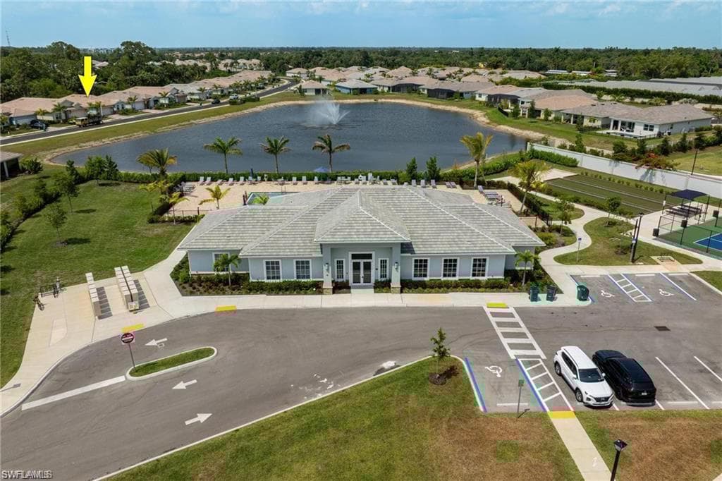 299 Tamarindo Ln, Naples, FL 34114-19