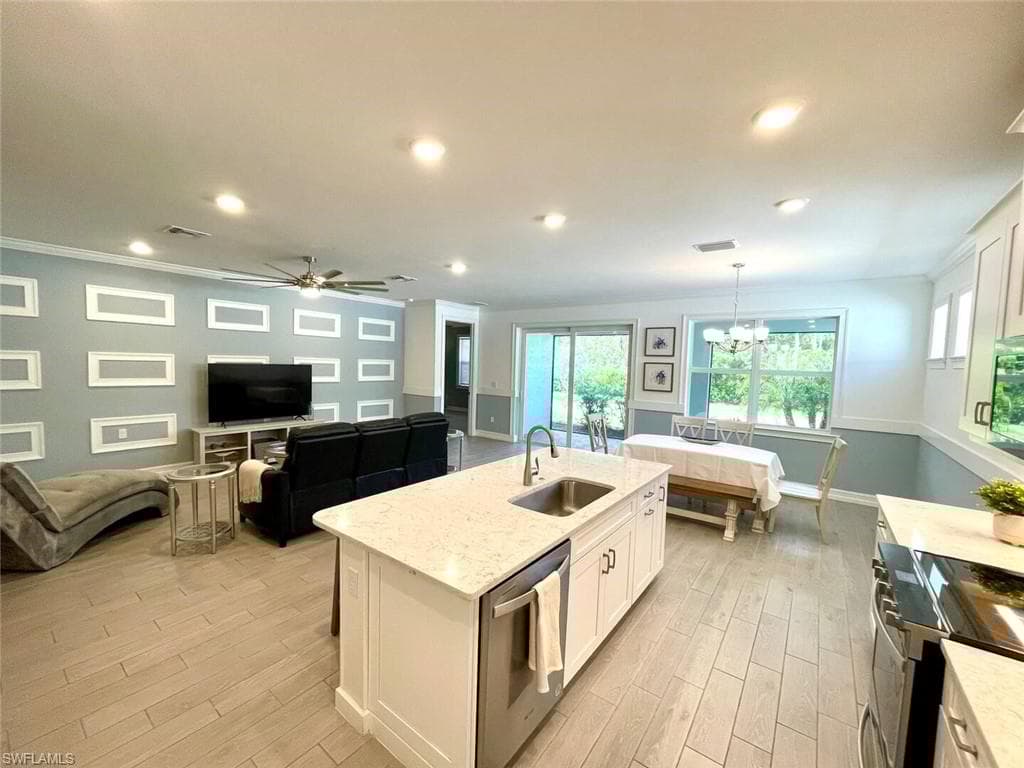 299 Tamarindo Ln, Naples, FL 34114-5