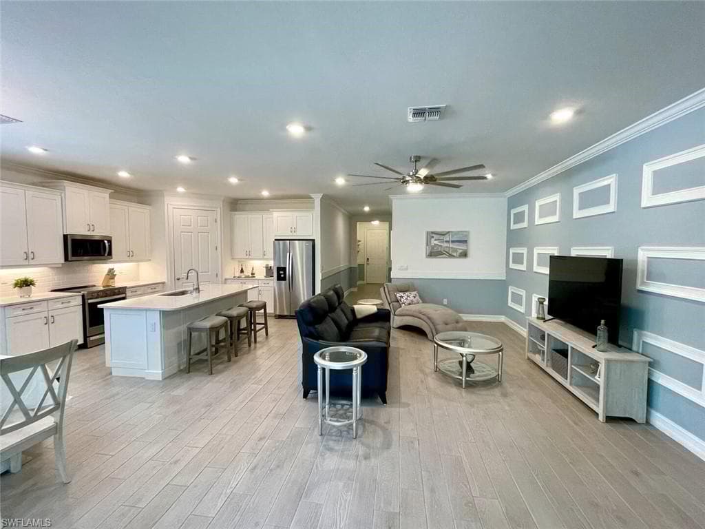 299 Tamarindo Ln, Naples, FL 34114-6