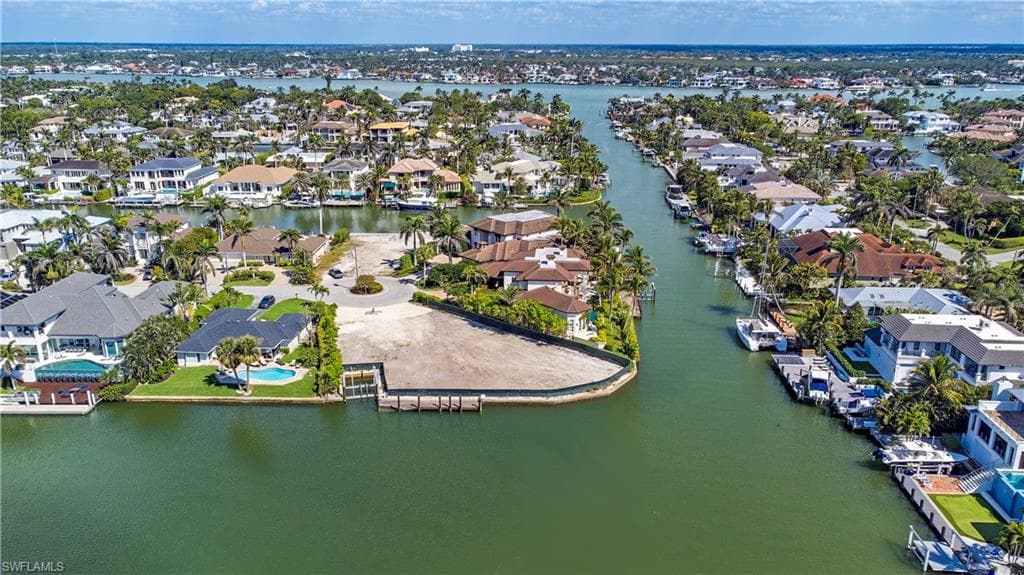 2020 5th St S, Naples, FL 34102-1