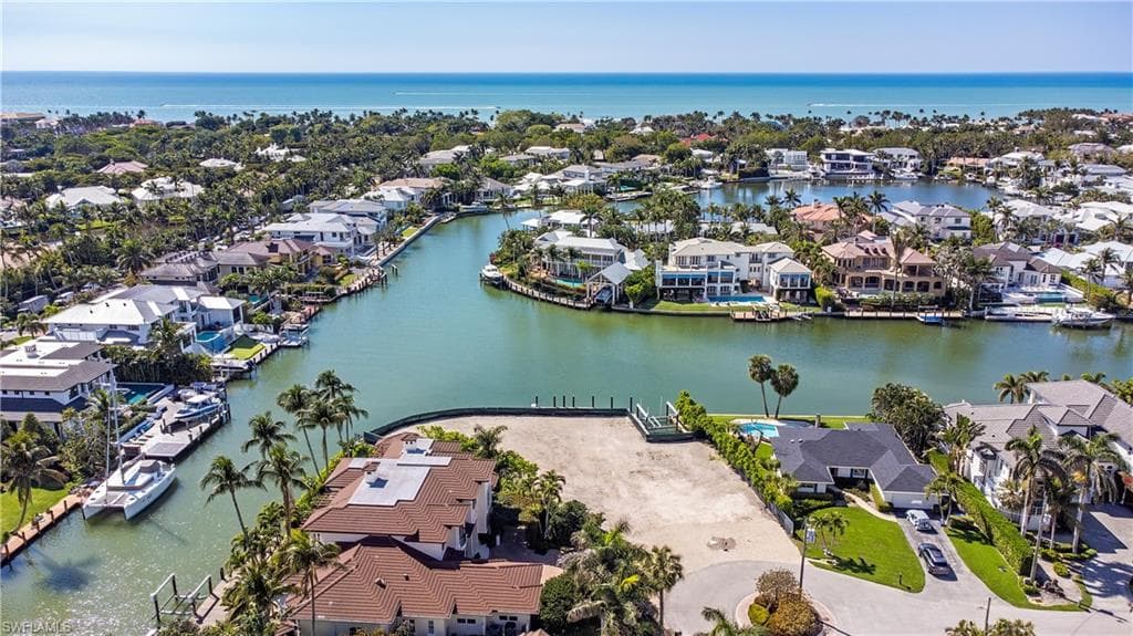 2020 5th St S, Naples, FL 34102-2