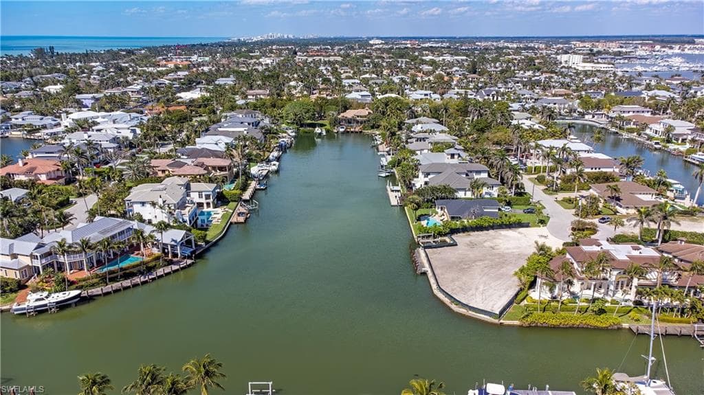 2020 5th St S, Naples, FL 34102-3