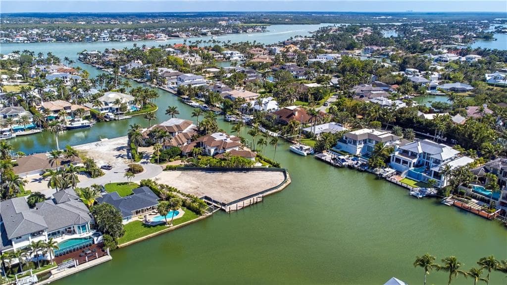 2020 5th St S, Naples, FL 34102-4