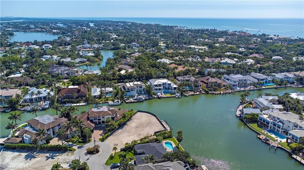 2020 5th St S, Naples, FL 34102-5