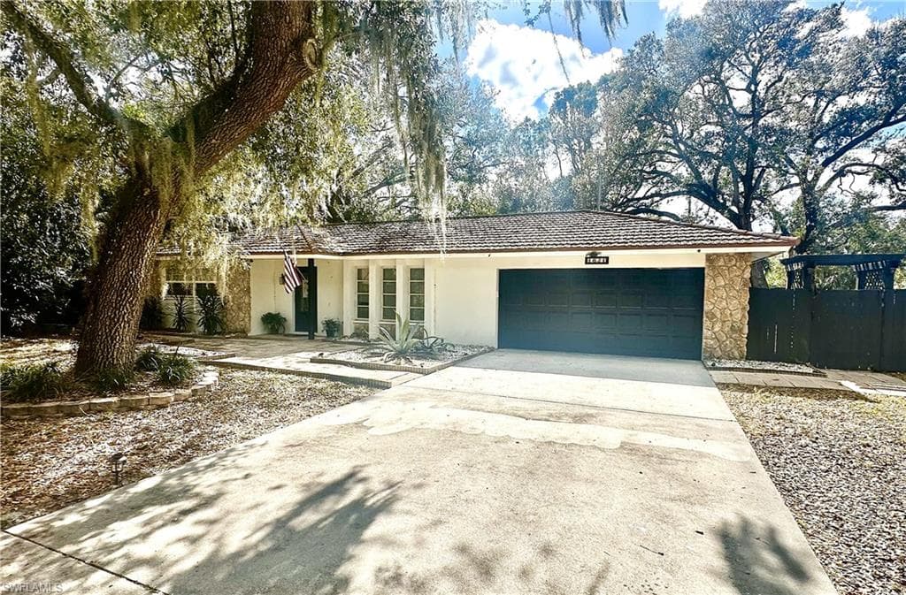 1621 Sunkist, Fort Myers, FL 33905-1