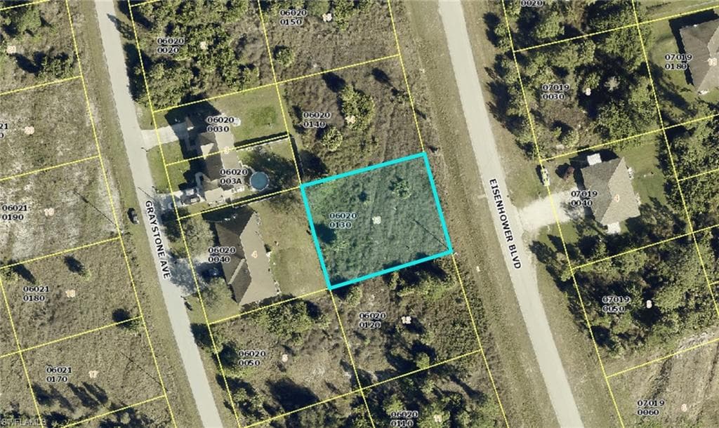 952 Eisenhower Blvd, Lehigh Acres, FL 33974-2