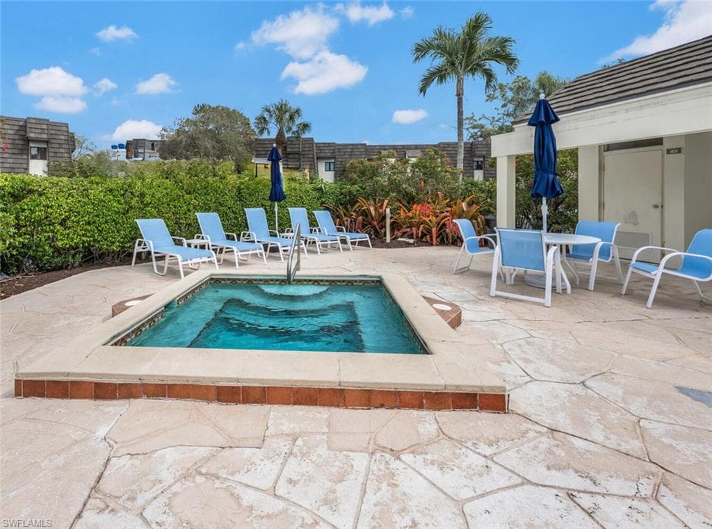 1672 Spoonbill Ln 1672, Naples, FL 34105-32