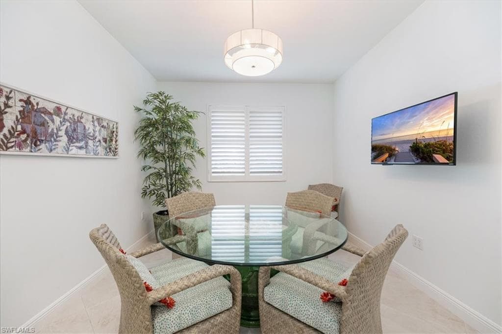965 Sandpiper St J107, Naples, FL 34102-11