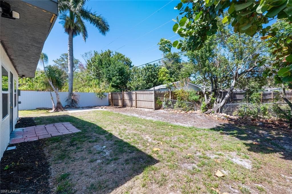 3837 Estey Ave, Naples, FL 34104-32