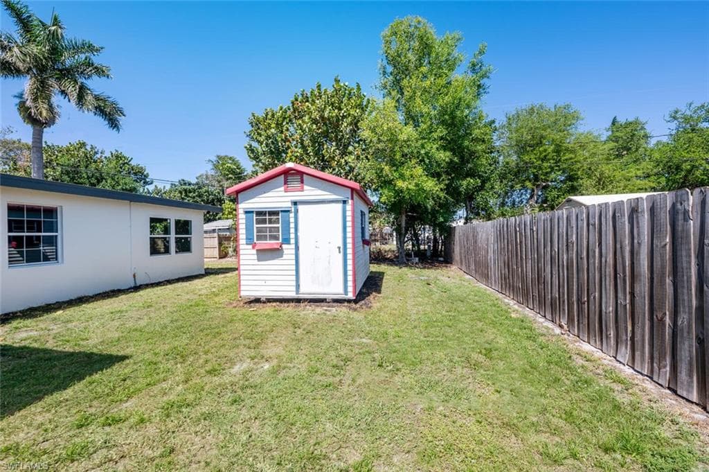 3837 Estey Ave, Naples, FL 34104-33