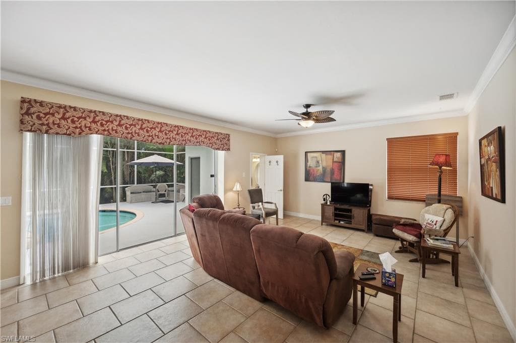 4897 Berkeley Dr, Naples, FL 34112-4