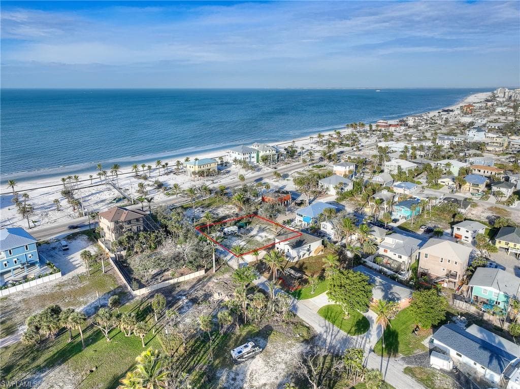 119 Sabal Dr, Fort Myers Beach, FL 33931-4