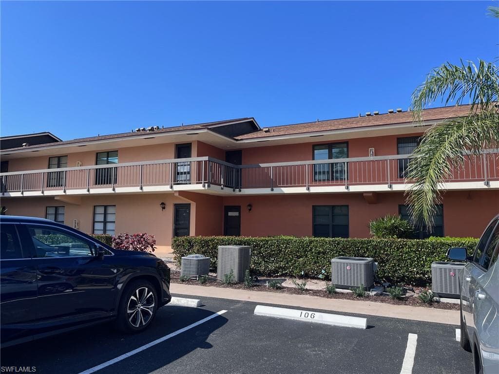 32 Greenbrier St 3-204, Marco Island, FL 34145-1