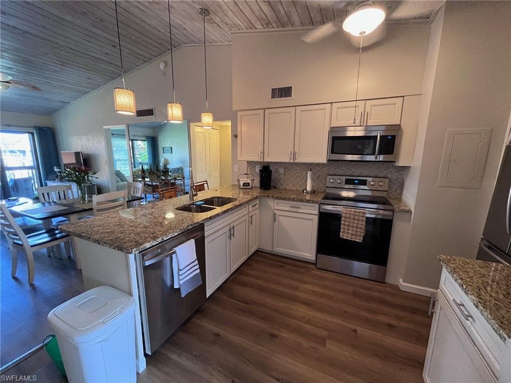 32 Greenbrier St 3-204, Marco Island, FL 34145-2
