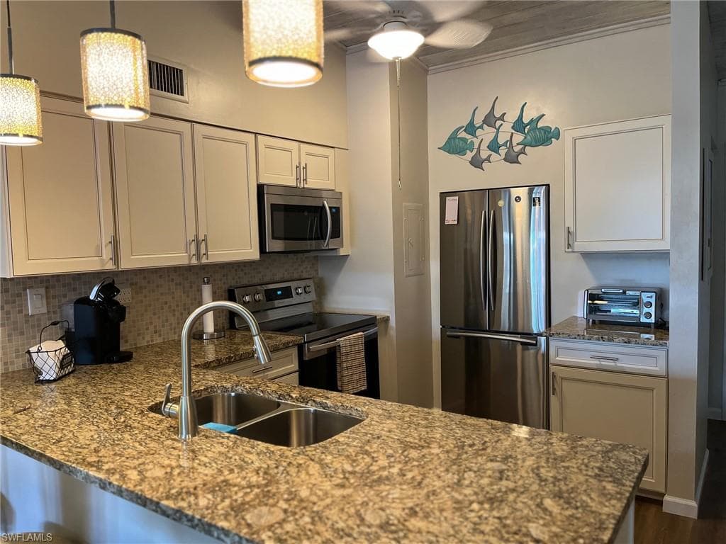 32 Greenbrier St 3-204, Marco Island, FL 34145-3