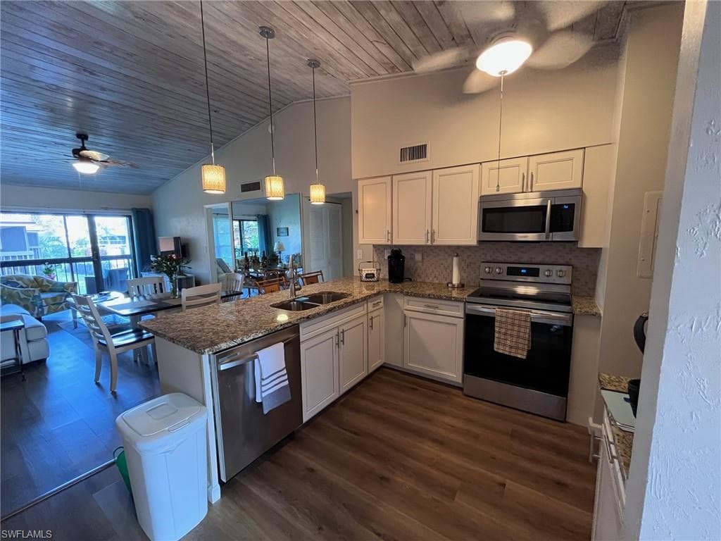 32 Greenbrier St 3-204, Marco Island, FL 34145-4