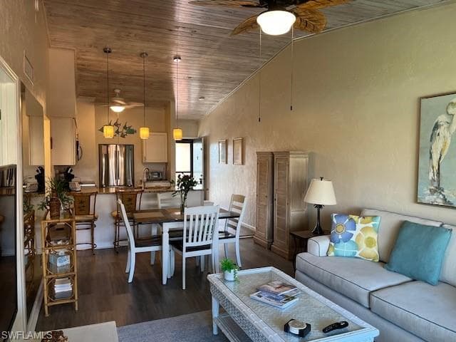 32 Greenbrier St 3-204, Marco Island, FL 34145-5
