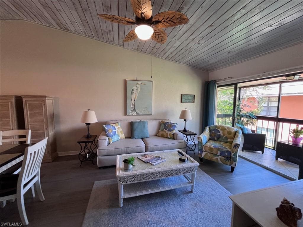 32 Greenbrier St 3-204, Marco Island, FL 34145-7