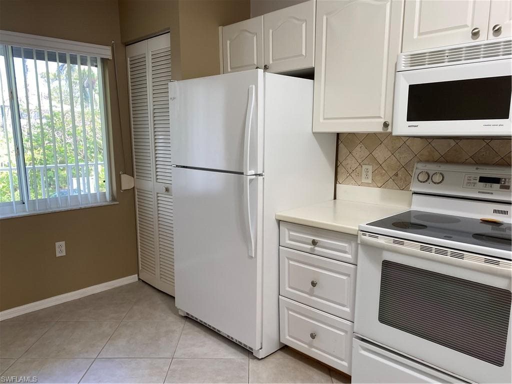 3001 Sandpiper Bay Cir B202, Naples, FL 34112-4