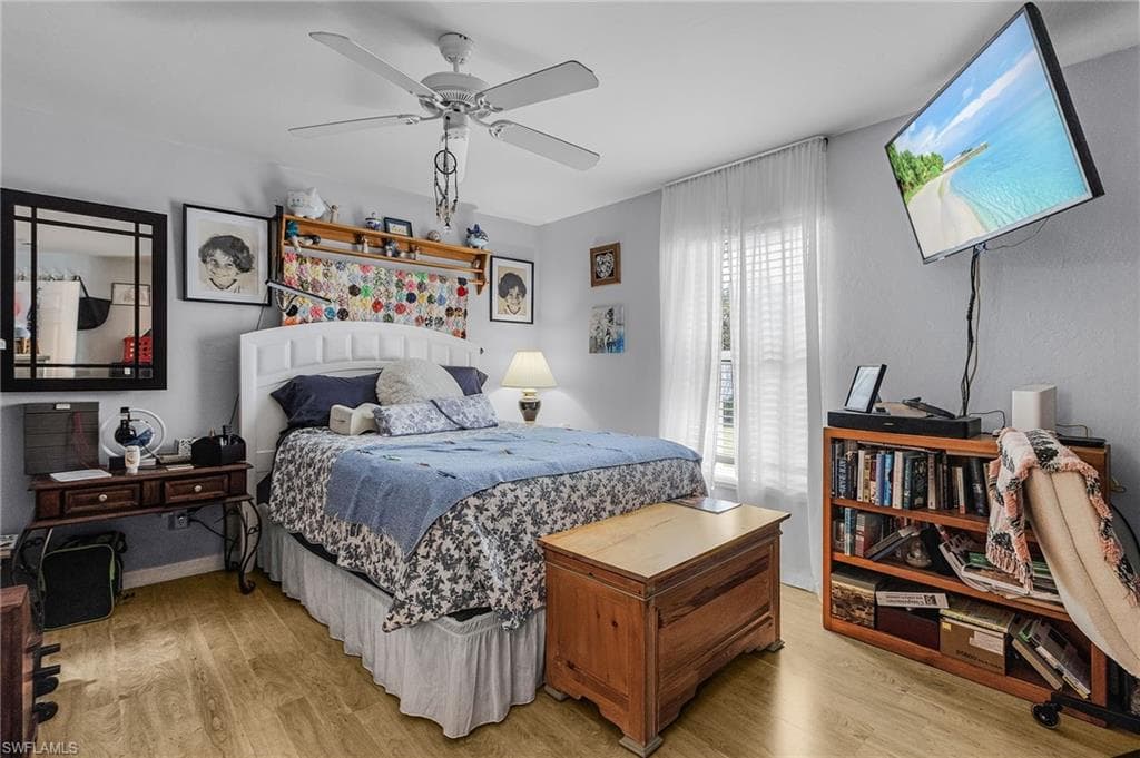 1306 13th Ter, Cape Coral, FL 33991-12