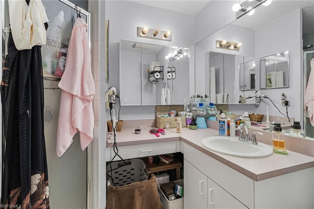 1306 13th Ter, Cape Coral, FL 33991-13