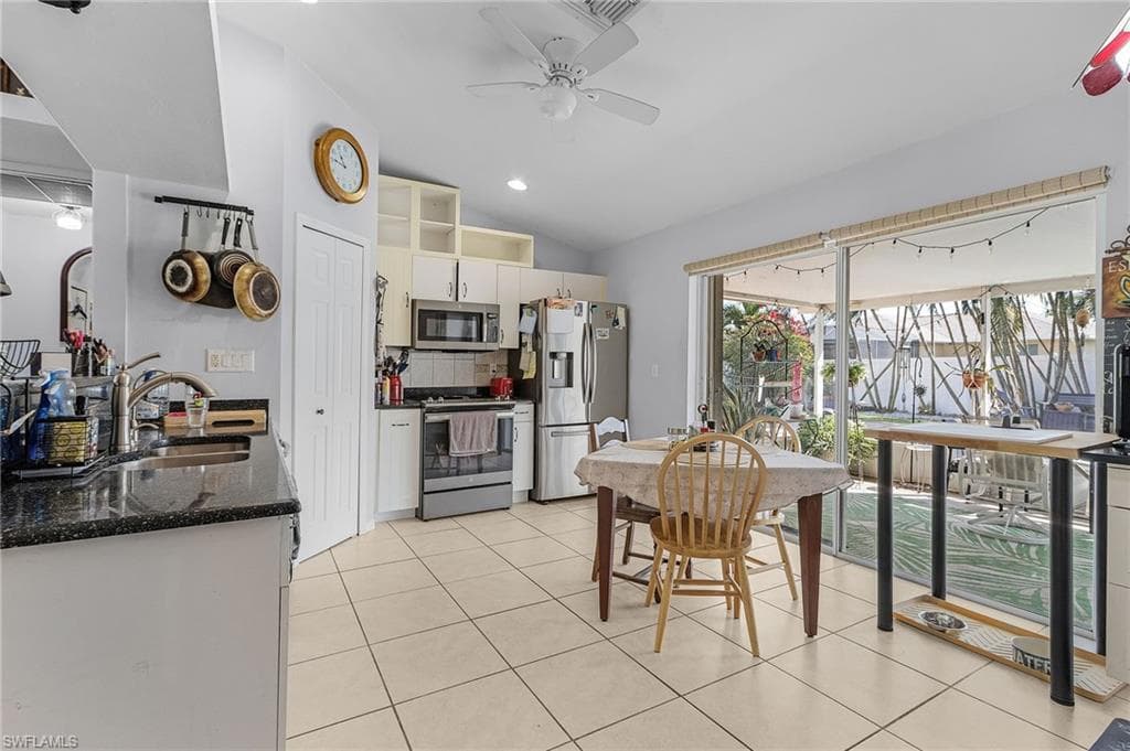 1306 13th Ter, Cape Coral, FL 33991-14