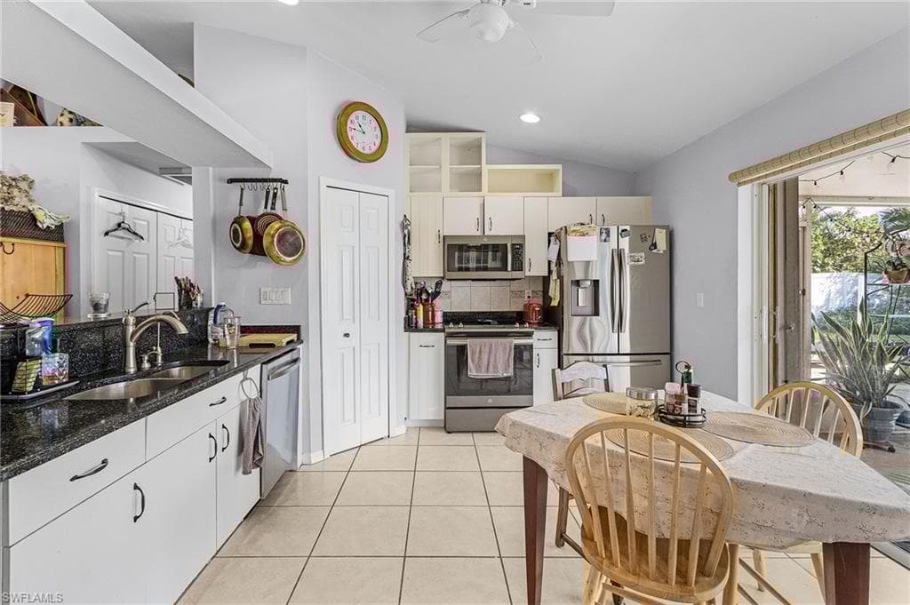 1306 13th Ter, Cape Coral, FL 33991-15