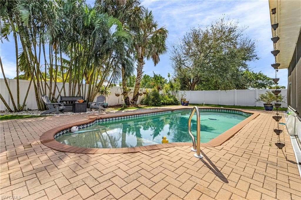 1306 13th Ter, Cape Coral, FL 33991-19