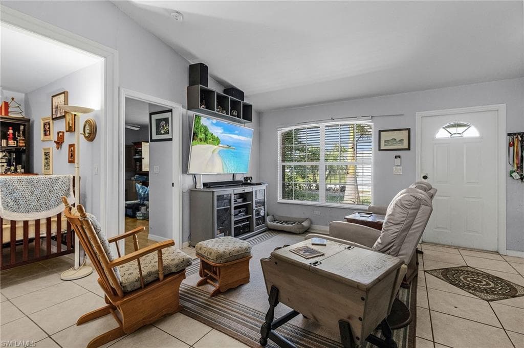 1306 13th Ter, Cape Coral, FL 33991-7