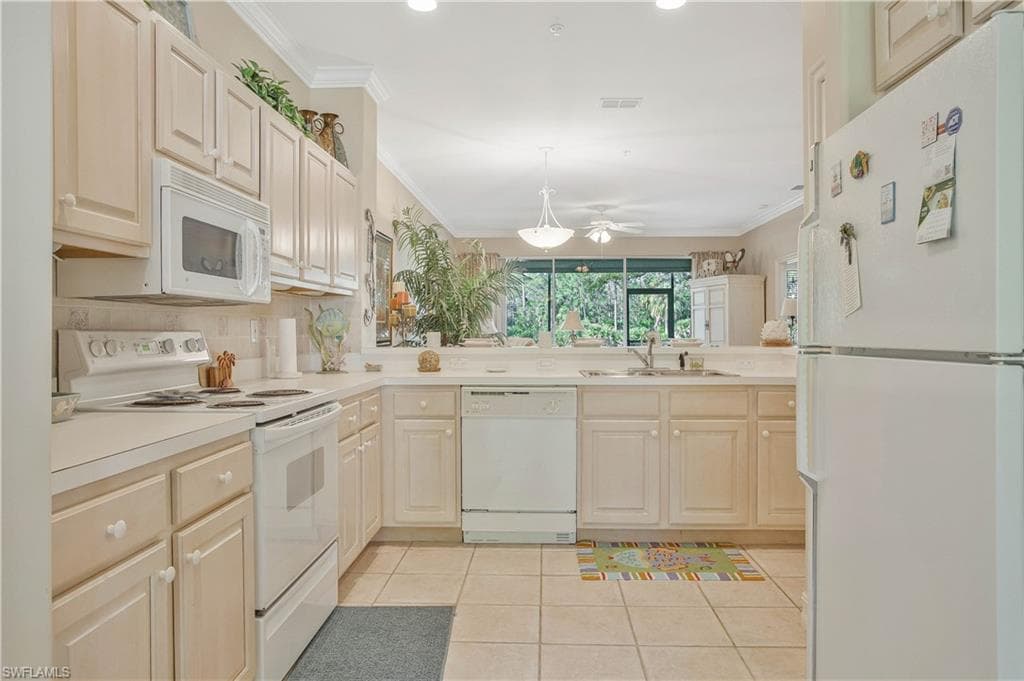 1015 Tarpon Cove Dr 1403, Naples, FL 34110-9