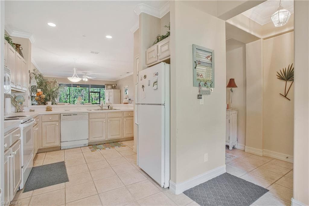 1015 Tarpon Cove Dr 1403, Naples, FL 34110-10