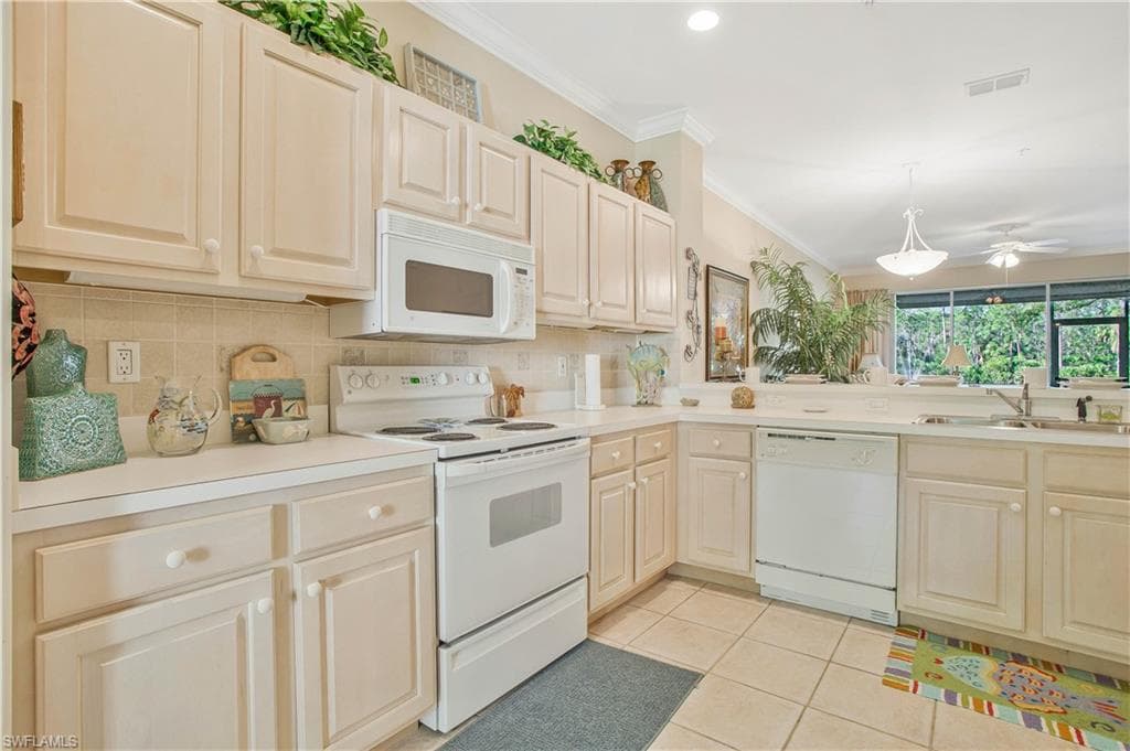 1015 Tarpon Cove Dr 1403, Naples, FL 34110-11