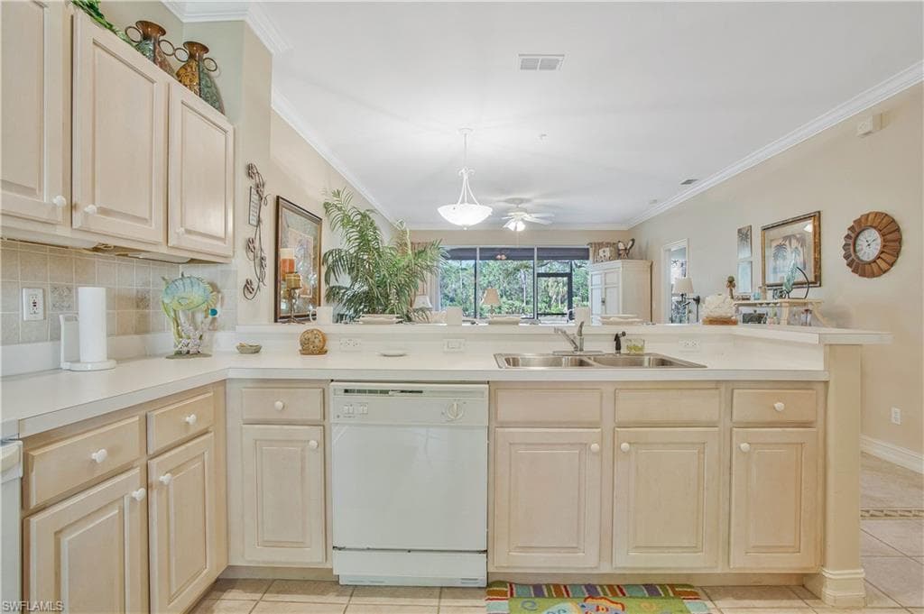 1015 Tarpon Cove Dr 1403, Naples, FL 34110-12